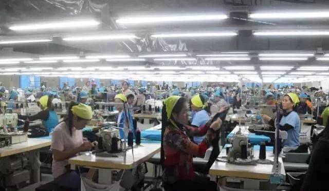 合格服裝廠車間主任的工作指南 銜接生產與零售